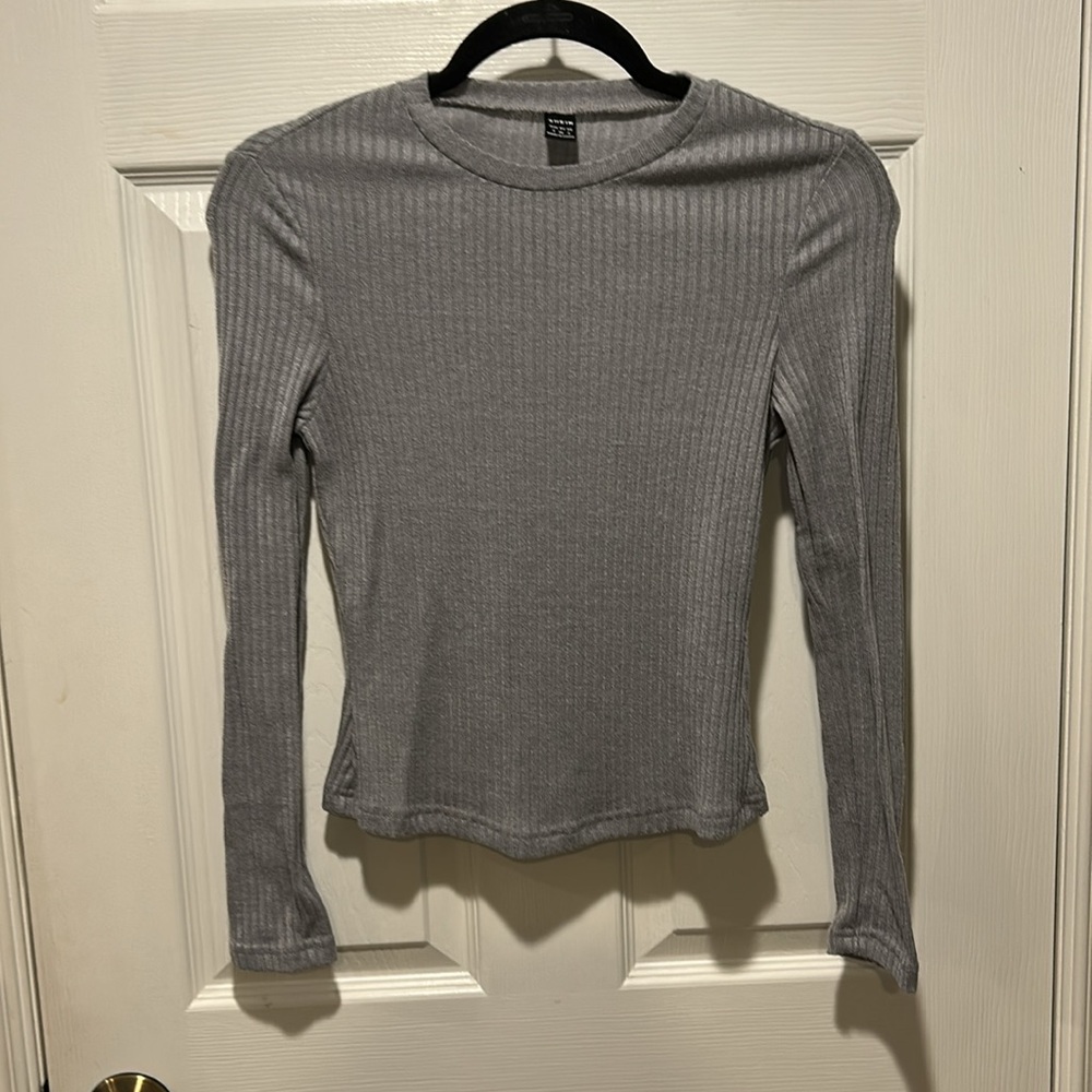 Gray Ribbed Long Sleeve Top - Picture 4 of 7